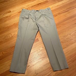 Pleated Classic Fit Dockers Size W44 L32 EUC